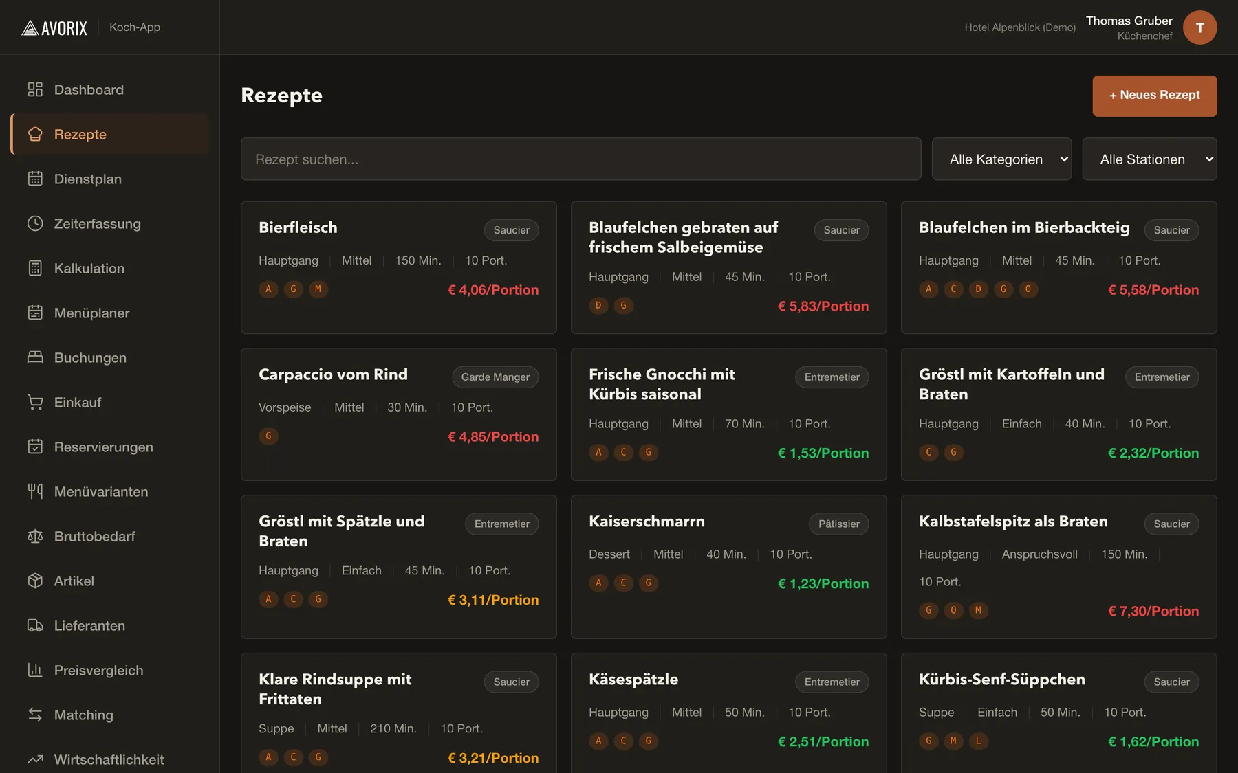 Screenshot der Avorix Koch-App: Rezeptbibliothek mit Kategorien, Zeiten und Kosten pro Portion